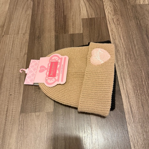 Juicy Couture Beige and Black women,s Beanie Set - Picture 6 of 6